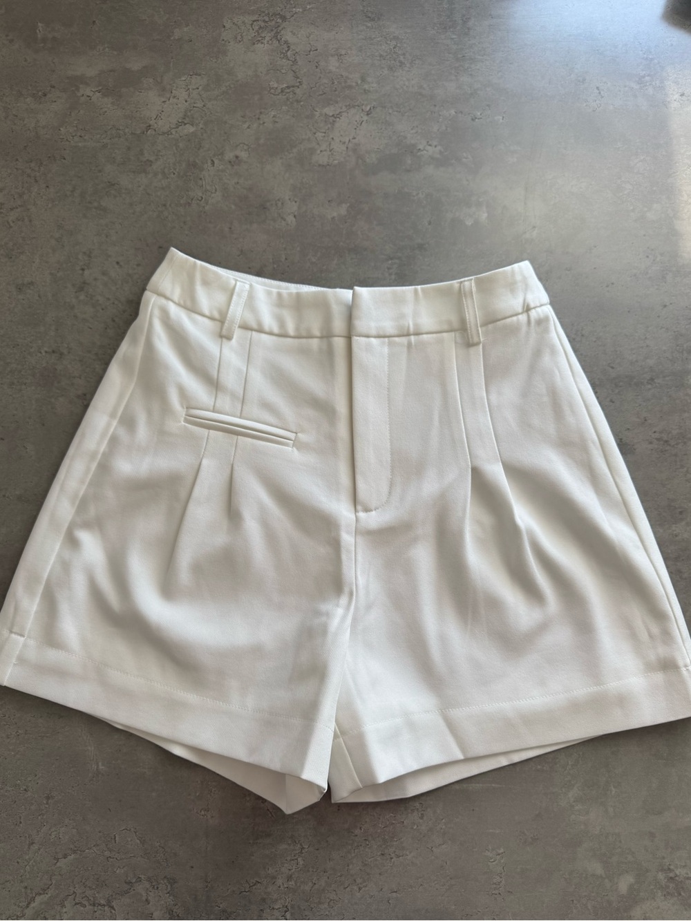 Commense White Tailored High-Waist Pleat Front Shorts
